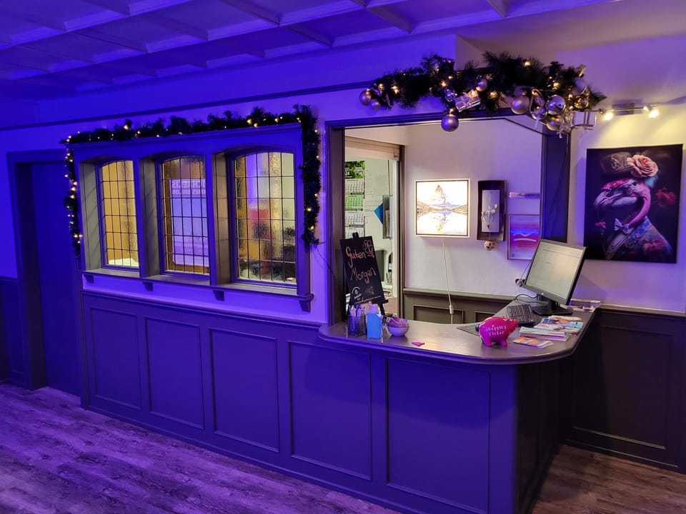 Restaurant/places to eat, Lobby or reception