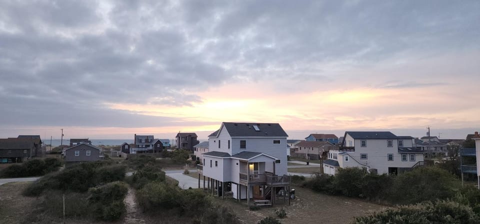 Carolina Cottage - Kitty Hawk, Oceanside, Walk to Beach, Pool, Hot Tub, Pool Table House in Kitty Hawk