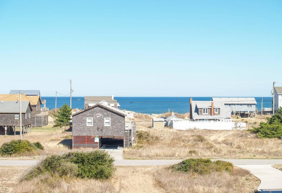 Carolina Cottage - Kitty Hawk, Oceanside, Walk to Beach, Pool, Hot Tub, Pool Table House in Kitty Hawk