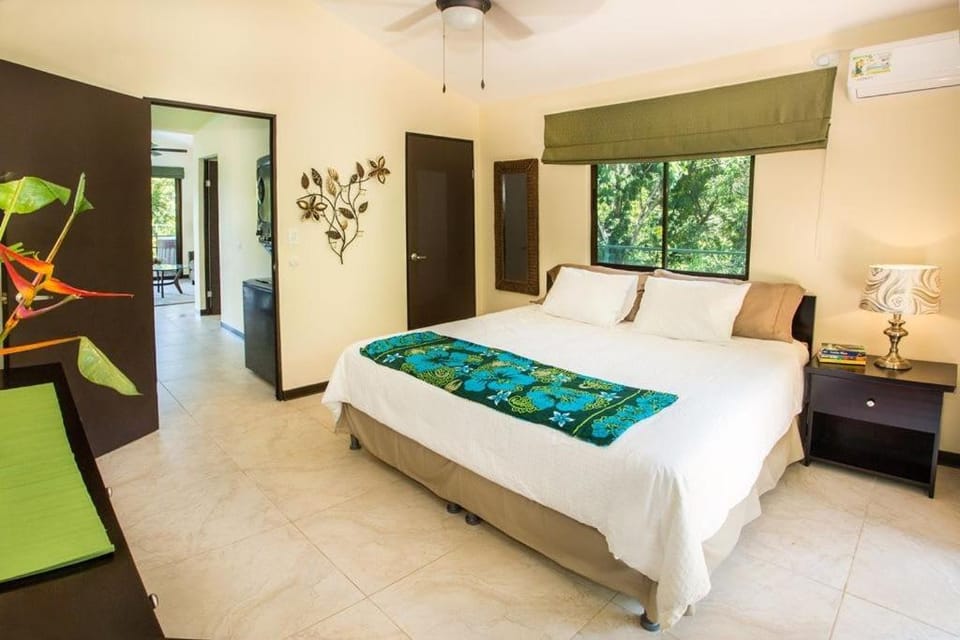 Tropical Paradise Villa - Beautiful Pool, Surrounded by Nature and Wildlife! House in Quepos