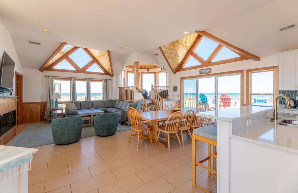 So Good - Corolla, Crown Point, Oceanfront, Ocean View, Pool, Hot Tub, Pool Table House in Corolla