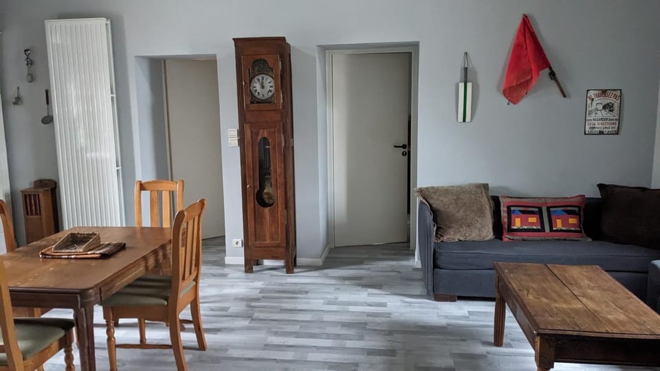 APPART' DU CHEF DE GARE gîte à Gouarec au pied de la Vélodyssée House in Brittany