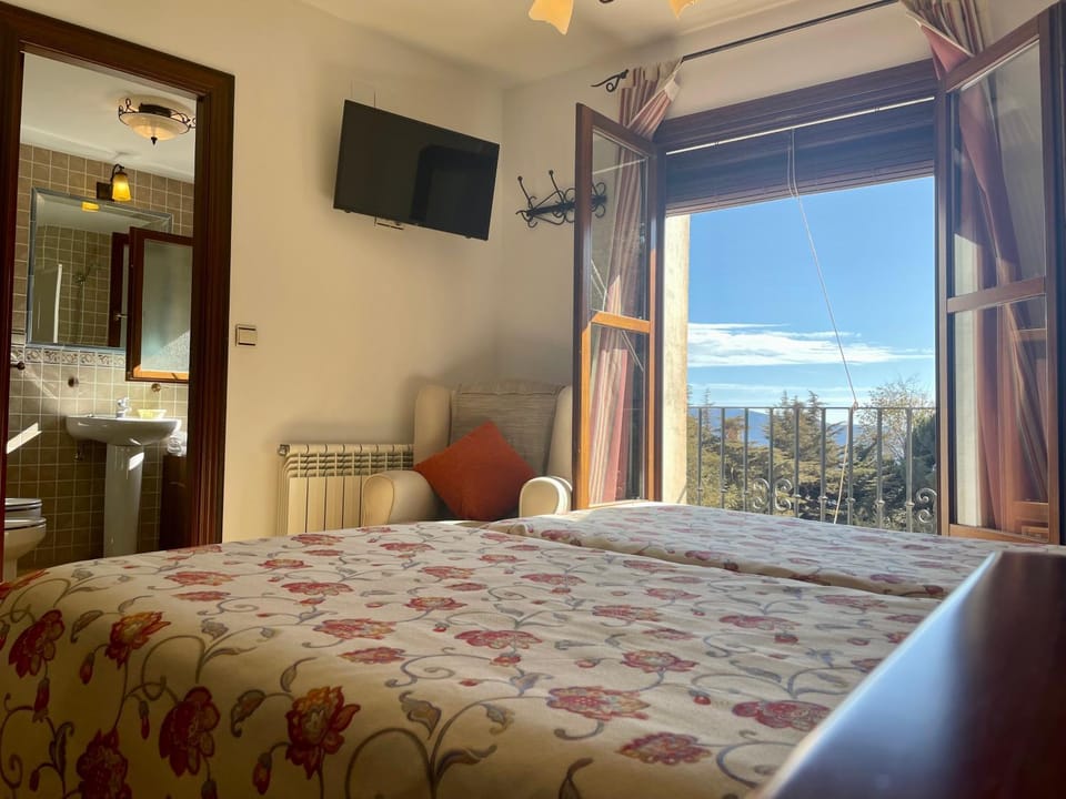 Bedroom, Mountain view