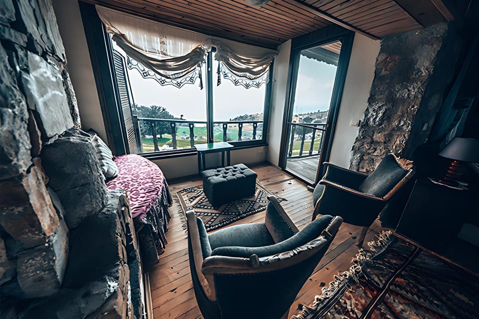 View (from property/room), Balcony/Terrace, Seating area