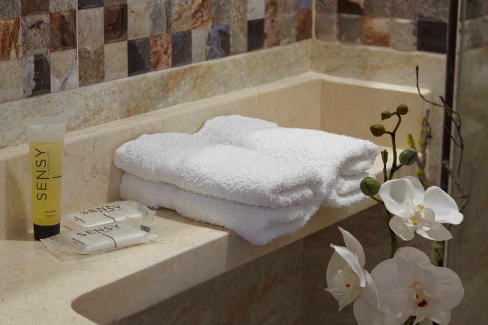 Bathroom, towels