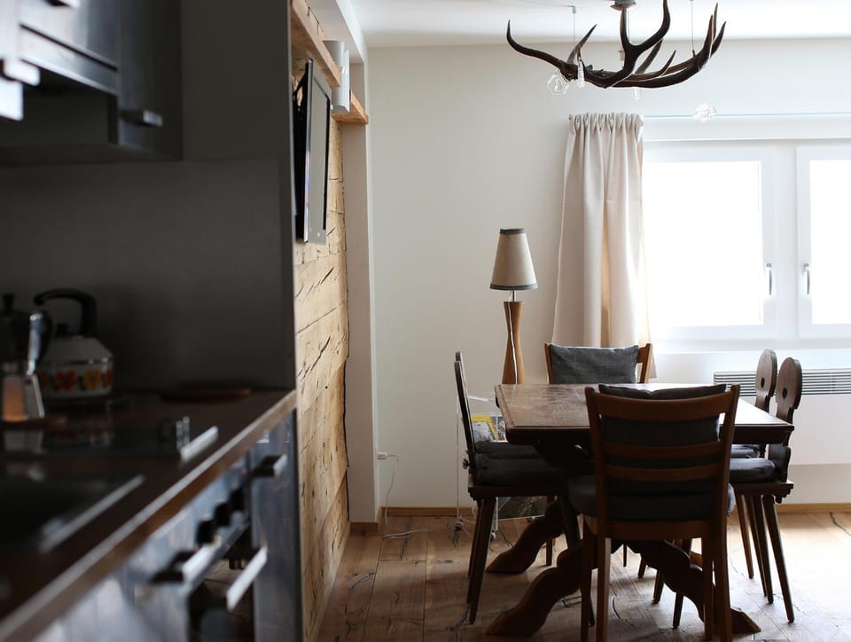 Living room, Dining area, Street view