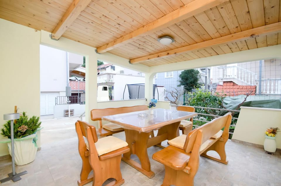 Patio, BBQ facilities