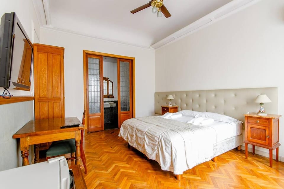 Bed, TV and multimedia, Photo of the whole room, Bedroom, hair dresser, wardrobe