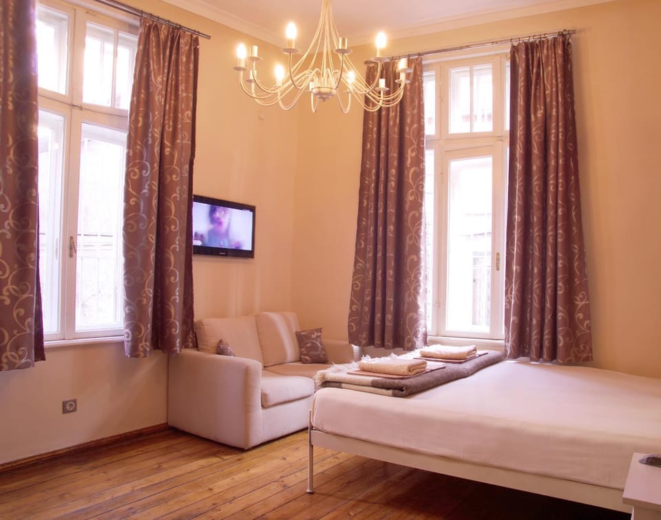 Bed, TV and multimedia