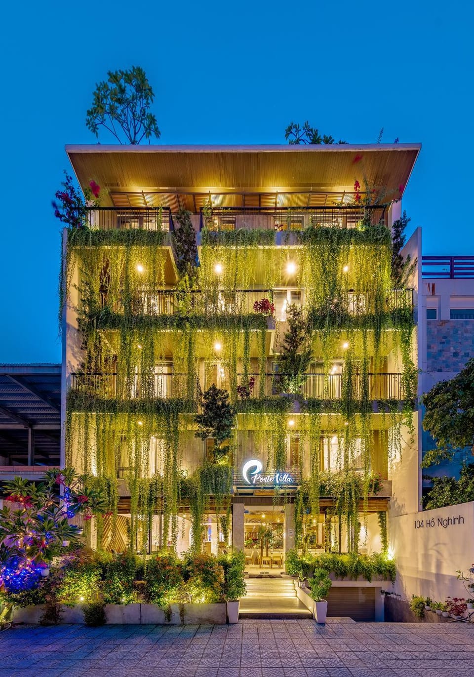Facade/entrance, Bird's eye view