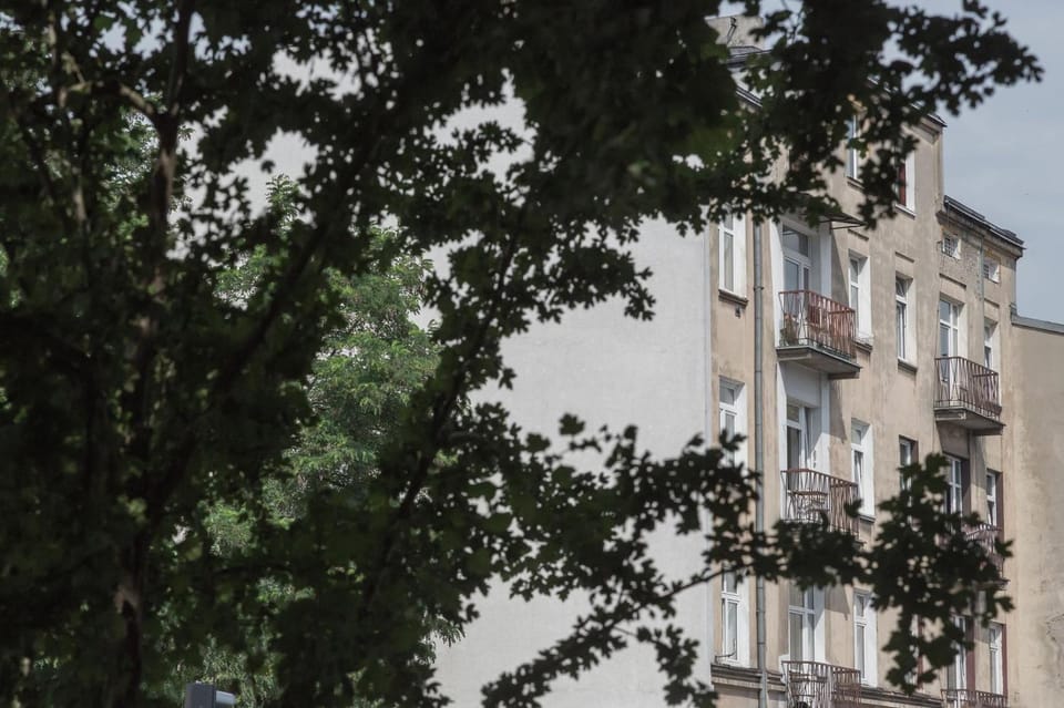 Property building, Neighbourhood