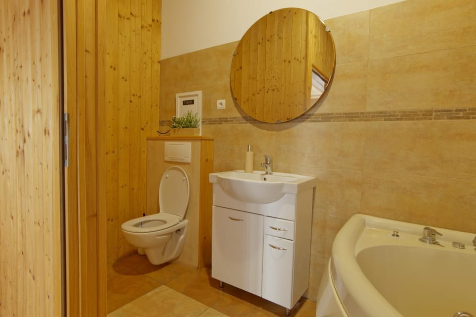 Toilet, Property building, Bathroom, Swimming pool, Bath, towels