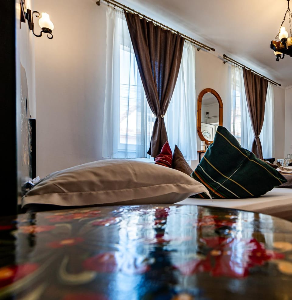 Casa Cu Usi - House of Doors Bed and Breakfast in Romania