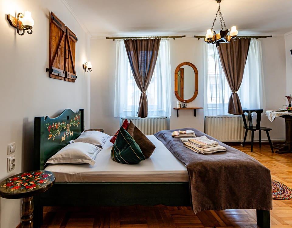 Casa Cu Usi - House of Doors Bed and Breakfast in Romania