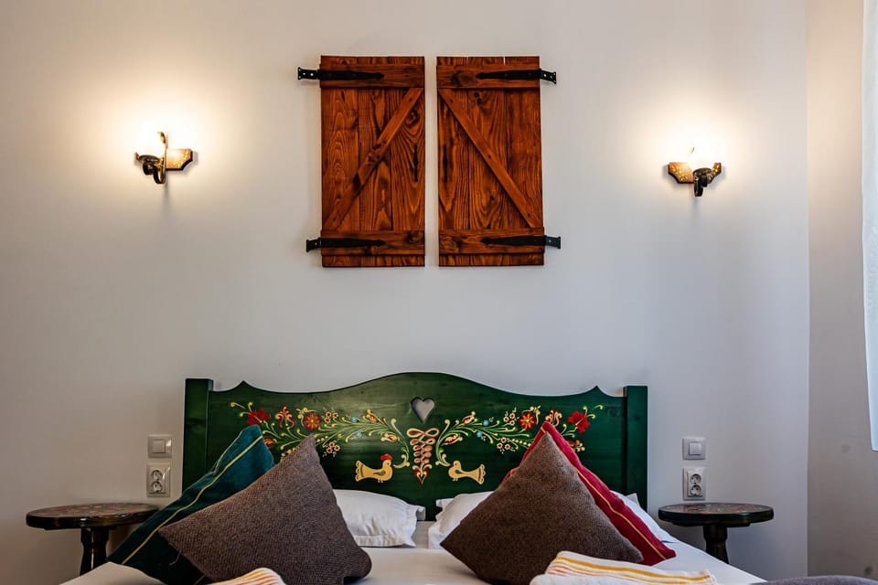 Casa Cu Usi - House of Doors Bed and Breakfast in Romania