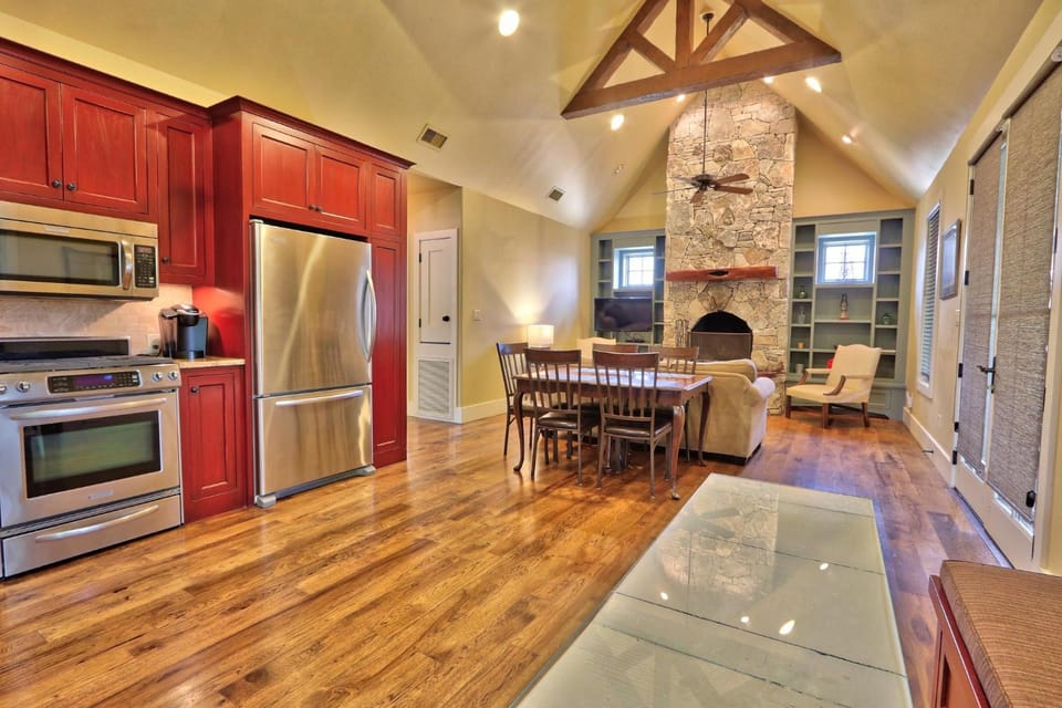 Fall Creek Vineyards Wine Country Inn House in Rio Grande