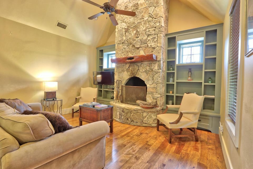 Fall Creek Vineyards Wine Country Inn House in Rio Grande