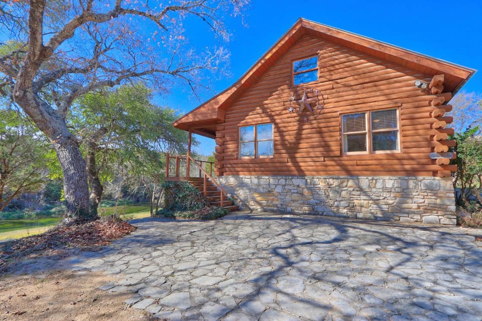 Clearwater Log Home House in Wimberley