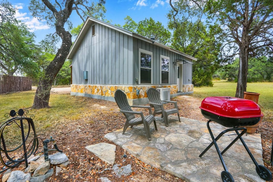Cabins at Flite Acres - Texas Sage Cabin in Wimberley