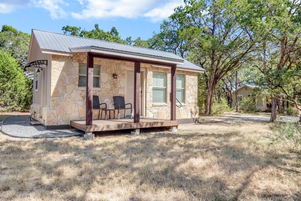 Cabins at Flite Acres - Morning Dove Cabin in Wimberley
