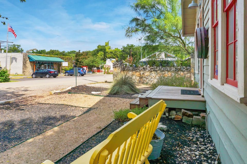 Bungalows on the Square- Unit 1 House in Wimberley