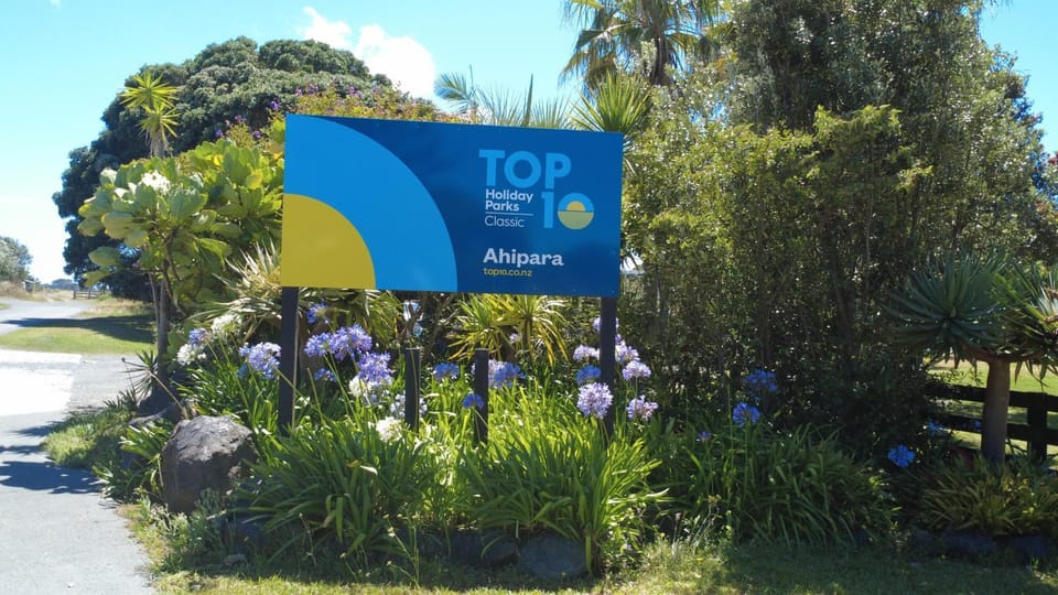 Facade/entrance, Property logo or sign