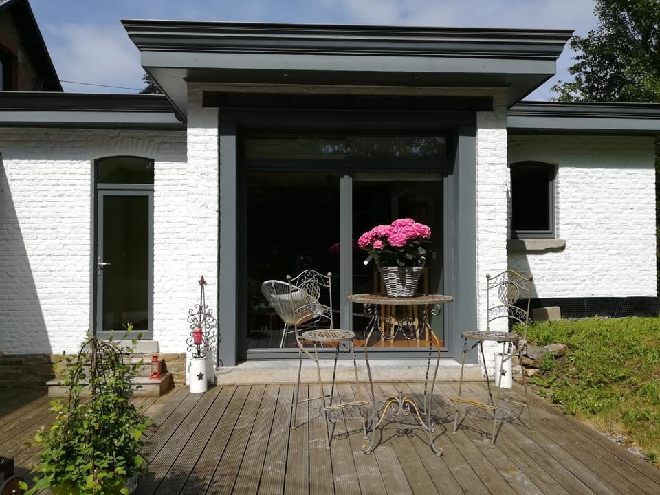 La Suite Des Pervenches Bed and Breakfast in Wallonia, Belgium