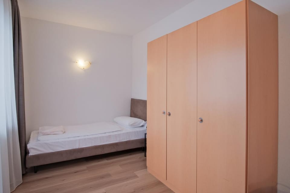 Bed, Bedroom, wardrobe