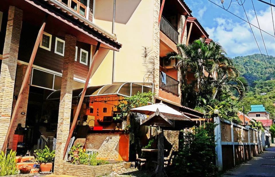 Property building, Restaurant/places to eat, Breakfast