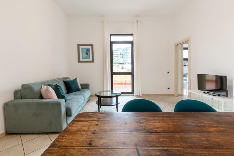 Communal lounge/ TV room, TV and multimedia, Living room, Seating area, Dining area, Evening entertainment