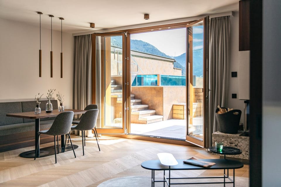 View (from property/room), Balcony/Terrace, Mountain view