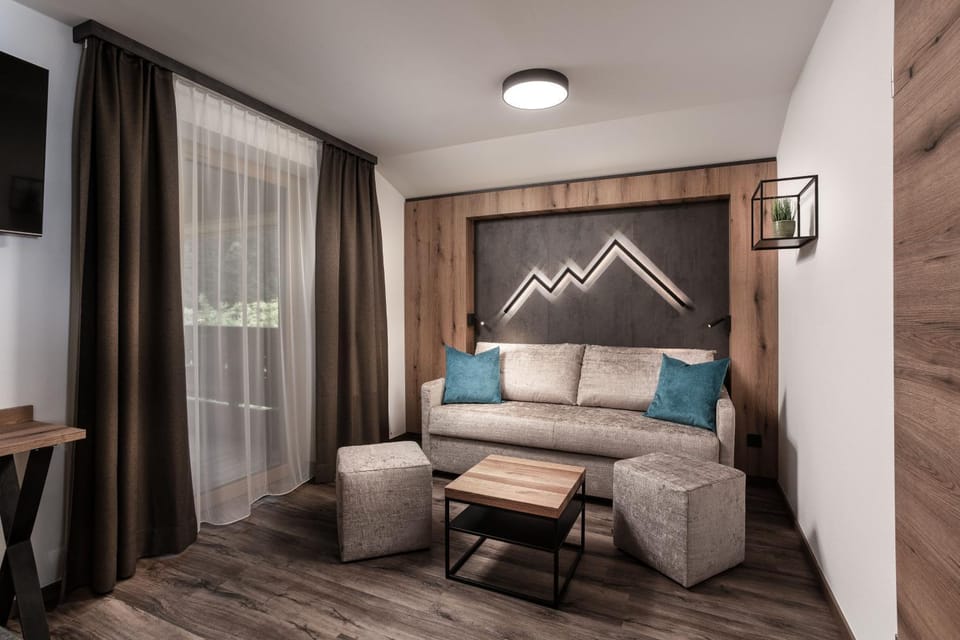 TV and multimedia, Living room, Mountain view