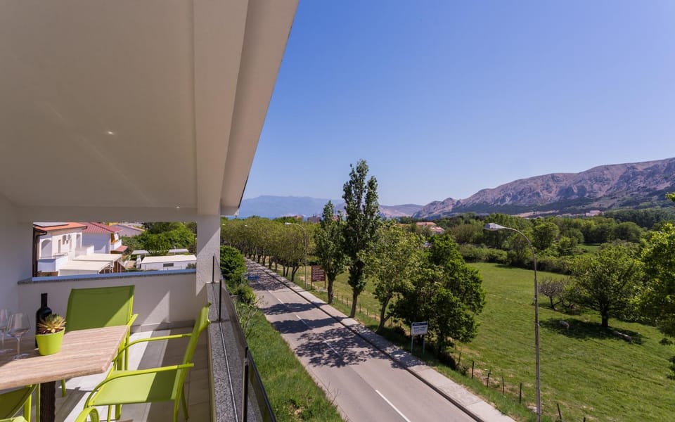 Mountain view, Sea view