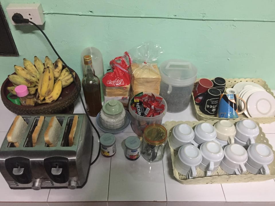 Coffee/tea facilities, Food and drinks