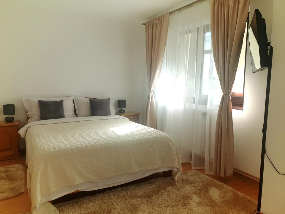 Bed, Other, Photo of the whole room, Decorative detail