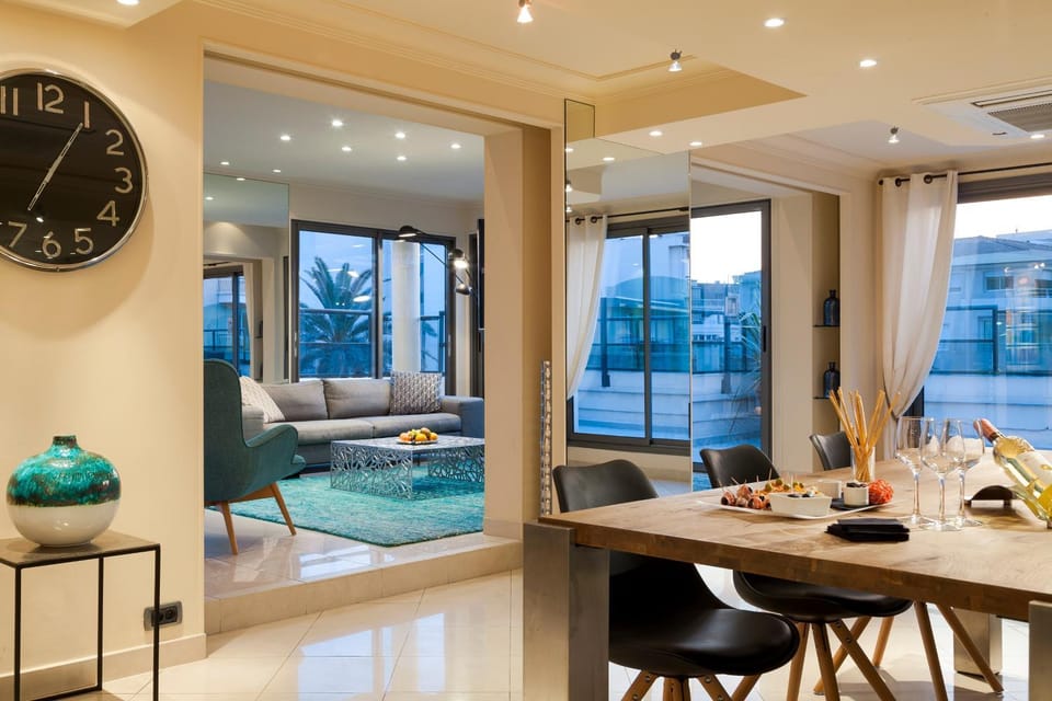 Seating area, Dining area