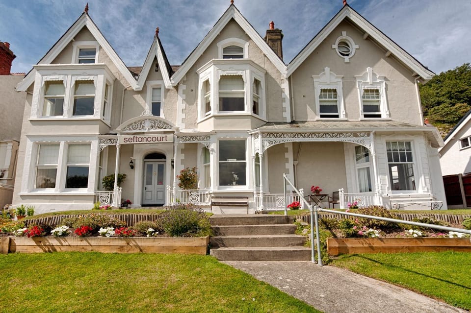 Property building, Facade/entrance, Garden view