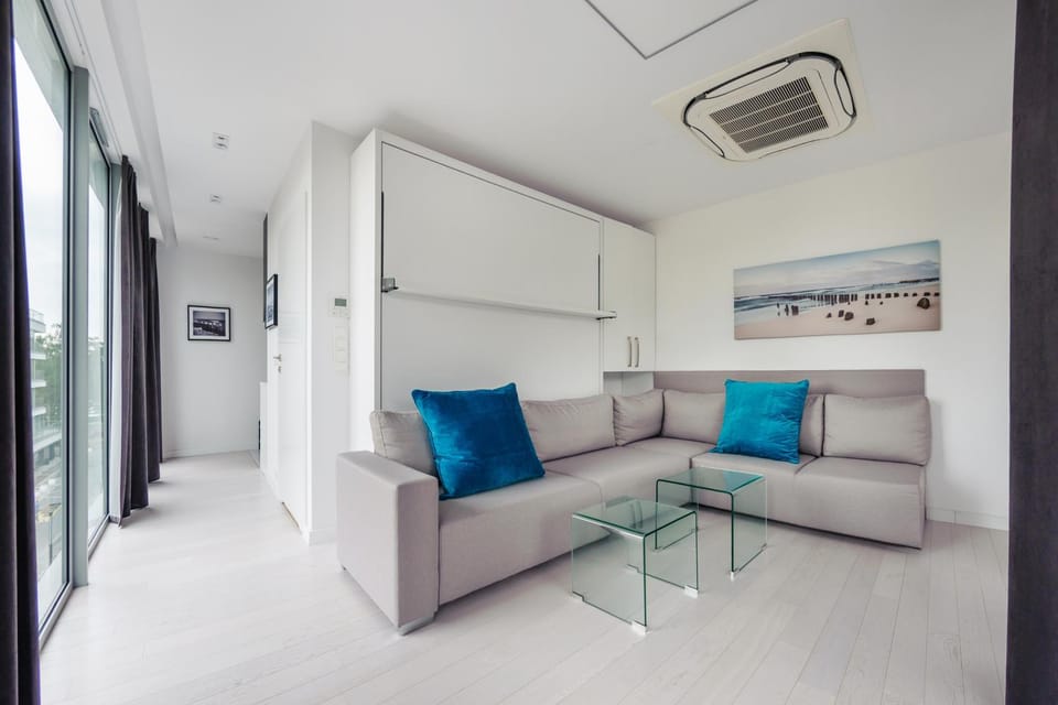 Bed, Seating area