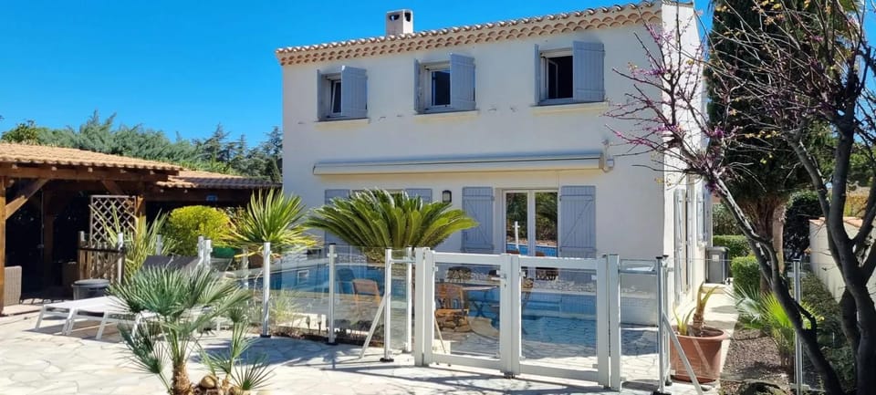 Villa spacieuse à Agde avec piscine et jardin. Villa in Agde