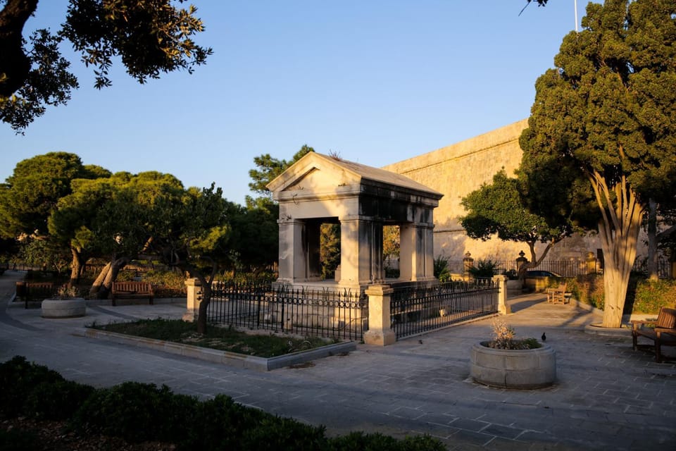 Nearby landmark, Garden