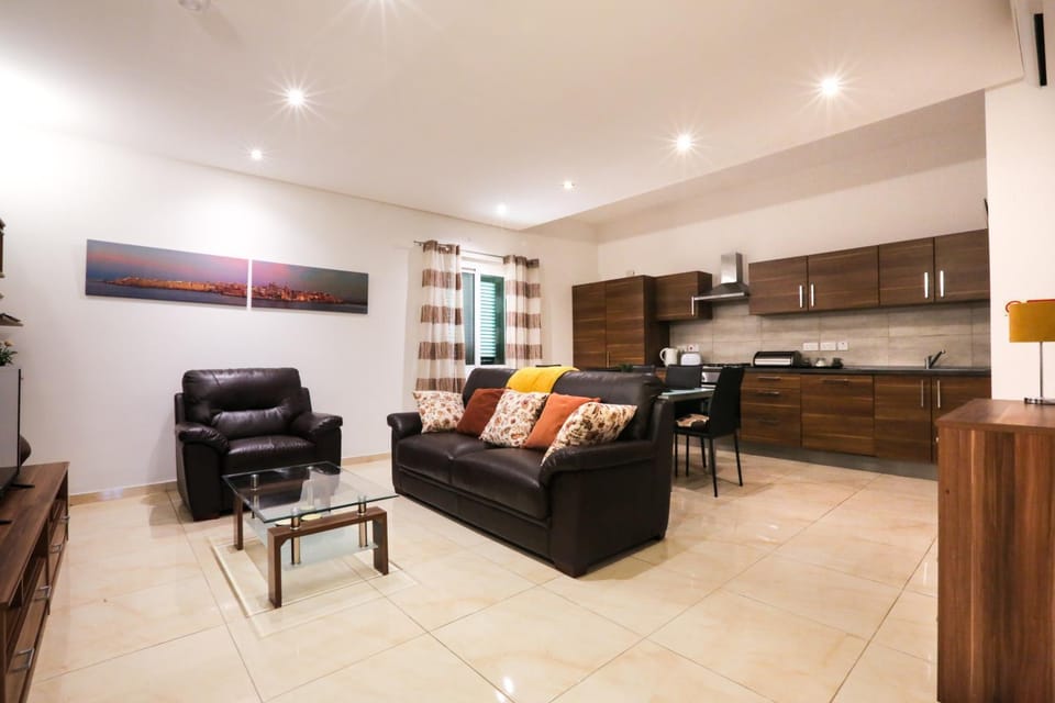 Kitchen or kitchenette, Living room, Seating area, Dining area, stove
