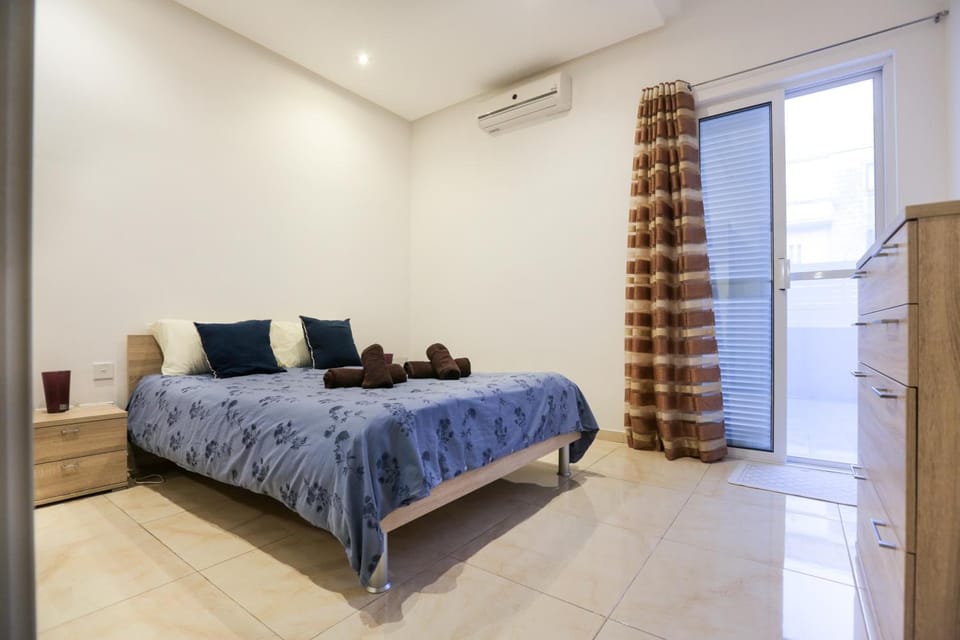 Bed, Bedroom, air conditioner