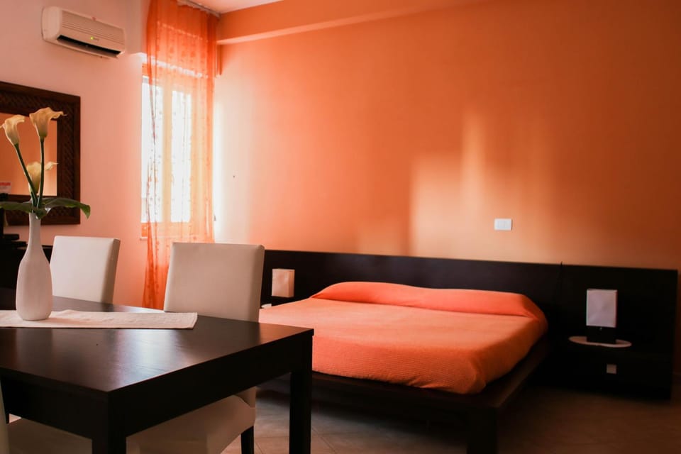 Kitchen or kitchenette, Living room, Dining area, Bedroom