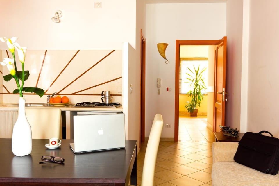 Kitchen or kitchenette, Photo of the whole room, Dining area