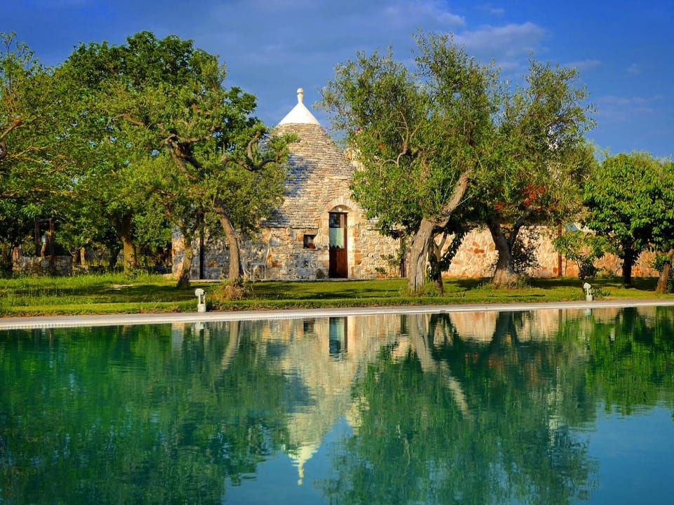 Property building, Day, Swimming pool