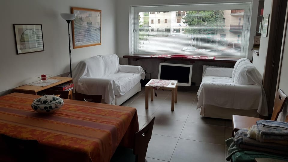 Property building, TV and multimedia, Living room