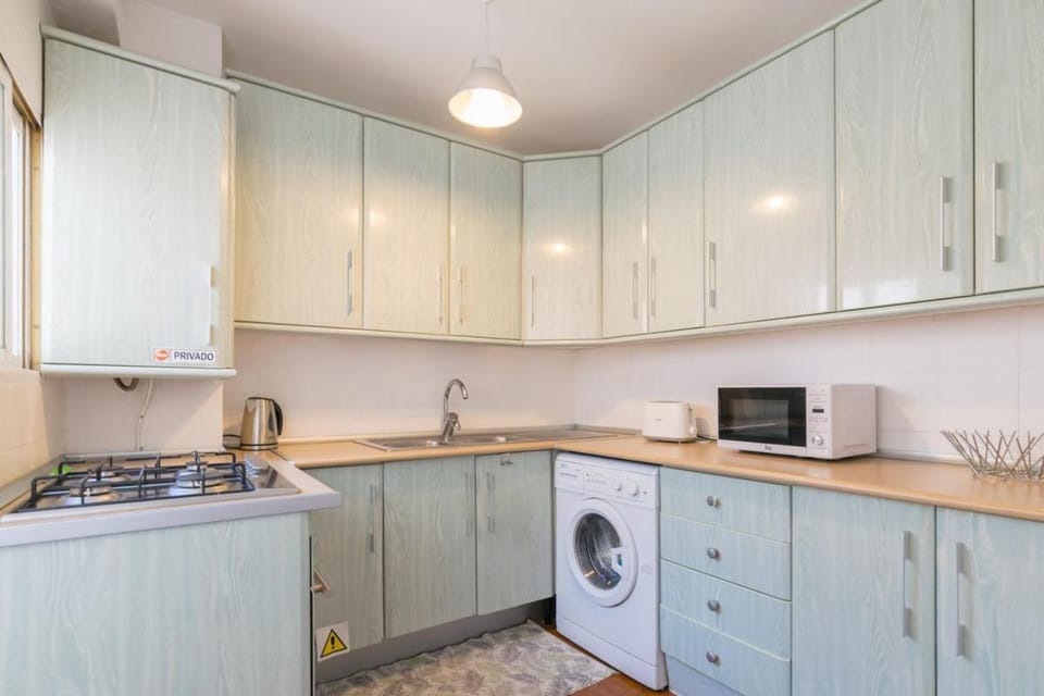 Kitchen or kitchenette, Photo of the whole room, minibar, pet friendly, stove, toaster, washing machine