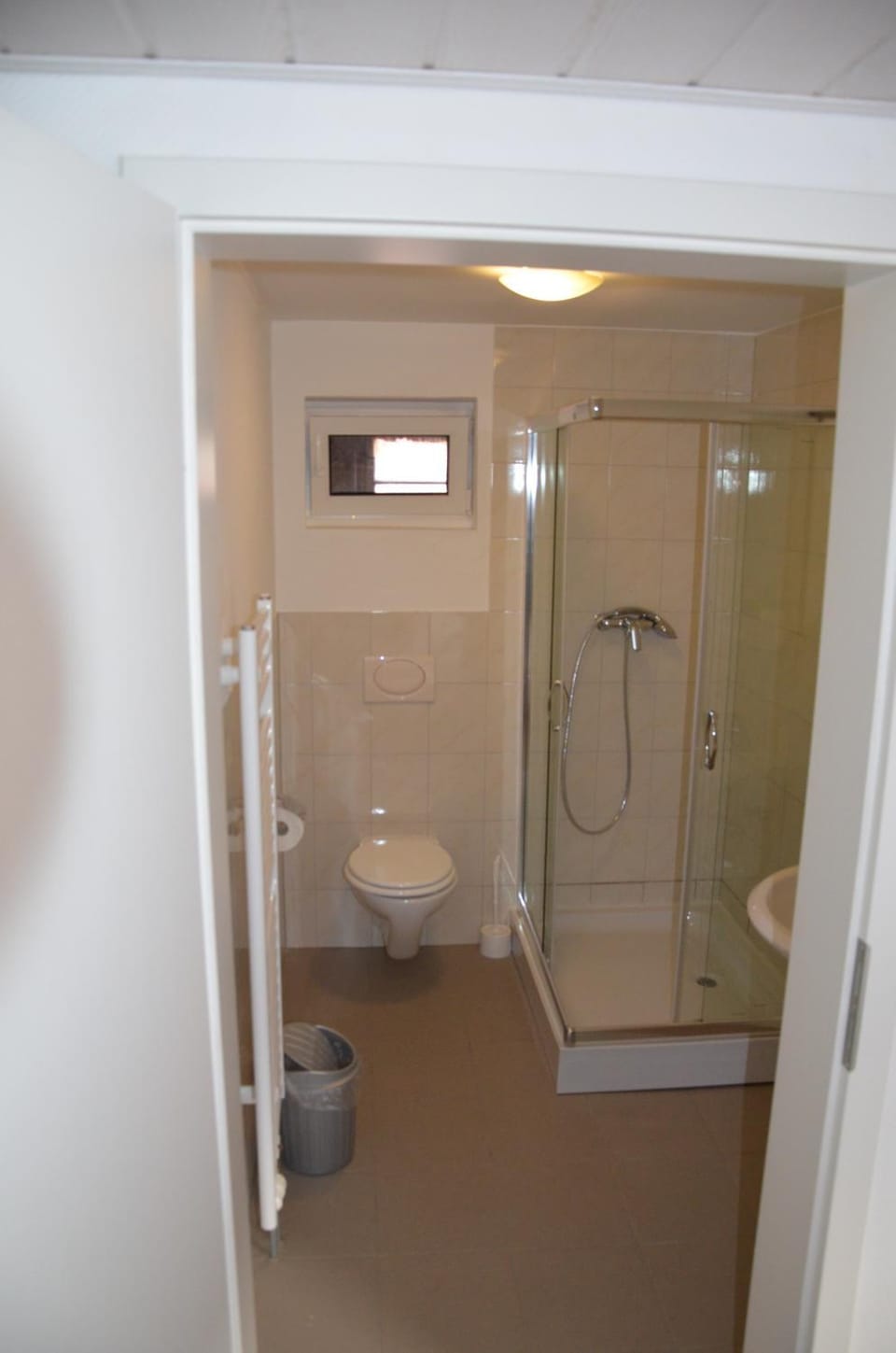 Toilet, Day