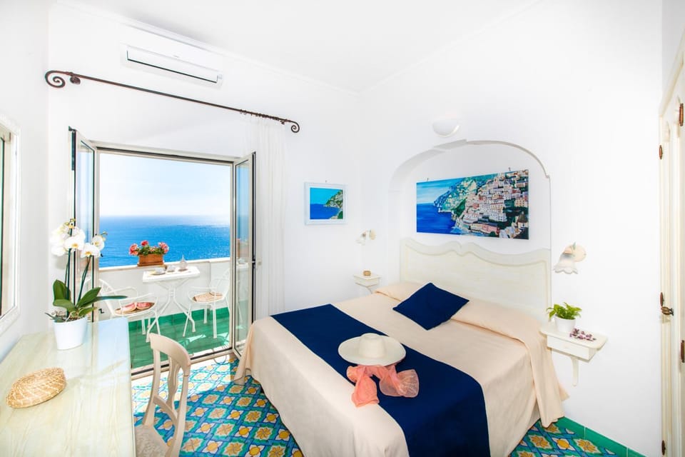 Bed, View (from property/room), Balcony/Terrace, Bedroom, Sea view