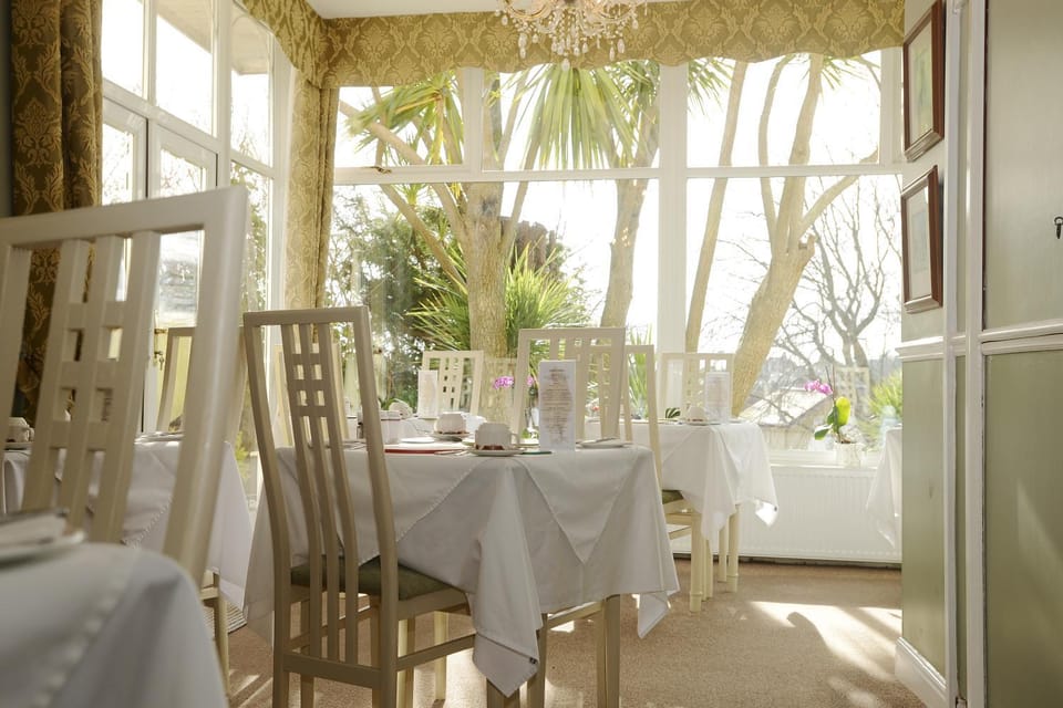 Restaurant/places to eat, Dining area